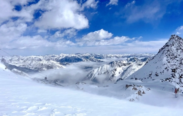 Sichuan Dagu Glacier: A Billion Year Frozen Wonderland Suspended at the Top of the Clouds