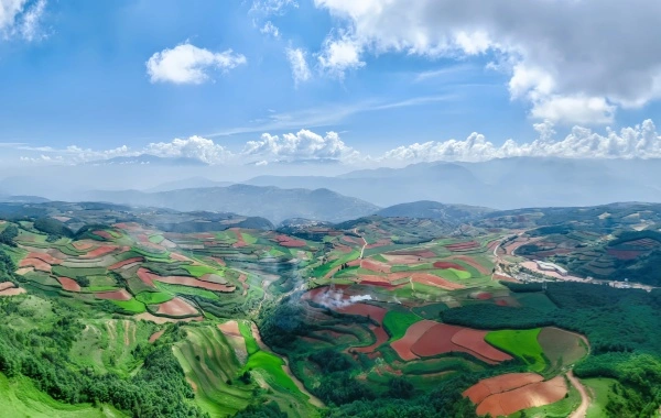 Dongchuan Roter Boden Land: Rainbow Falling to Earth und Epic of Agriculture Civilization-3