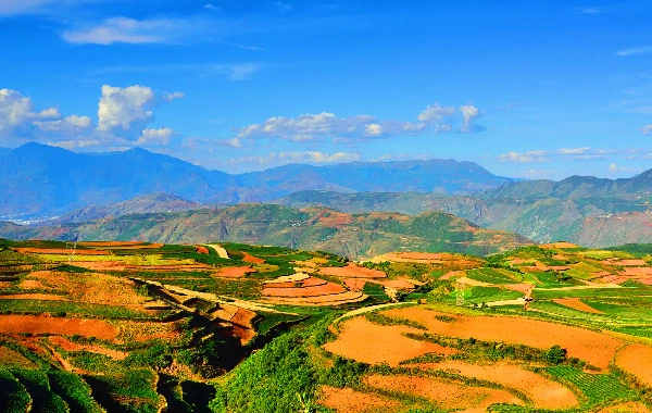 Dongchuan Roter Boden Land: Rainbow Falling to Earth und Epic of Agriculture Civilization-4