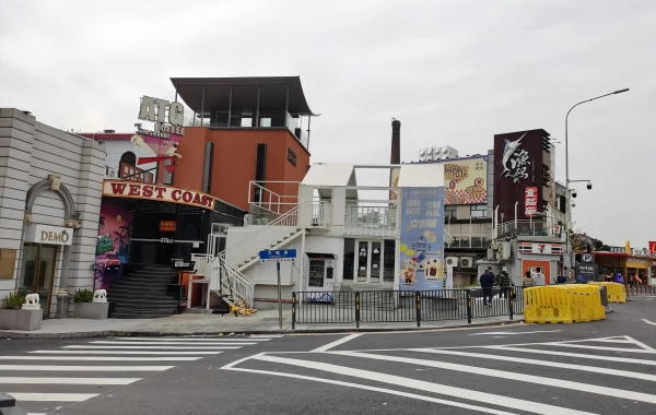 Fisherman's Wharf: Un viaje revitalizado desde Old Industrial Riverbank a New Artistic Waterfront Landmark-2