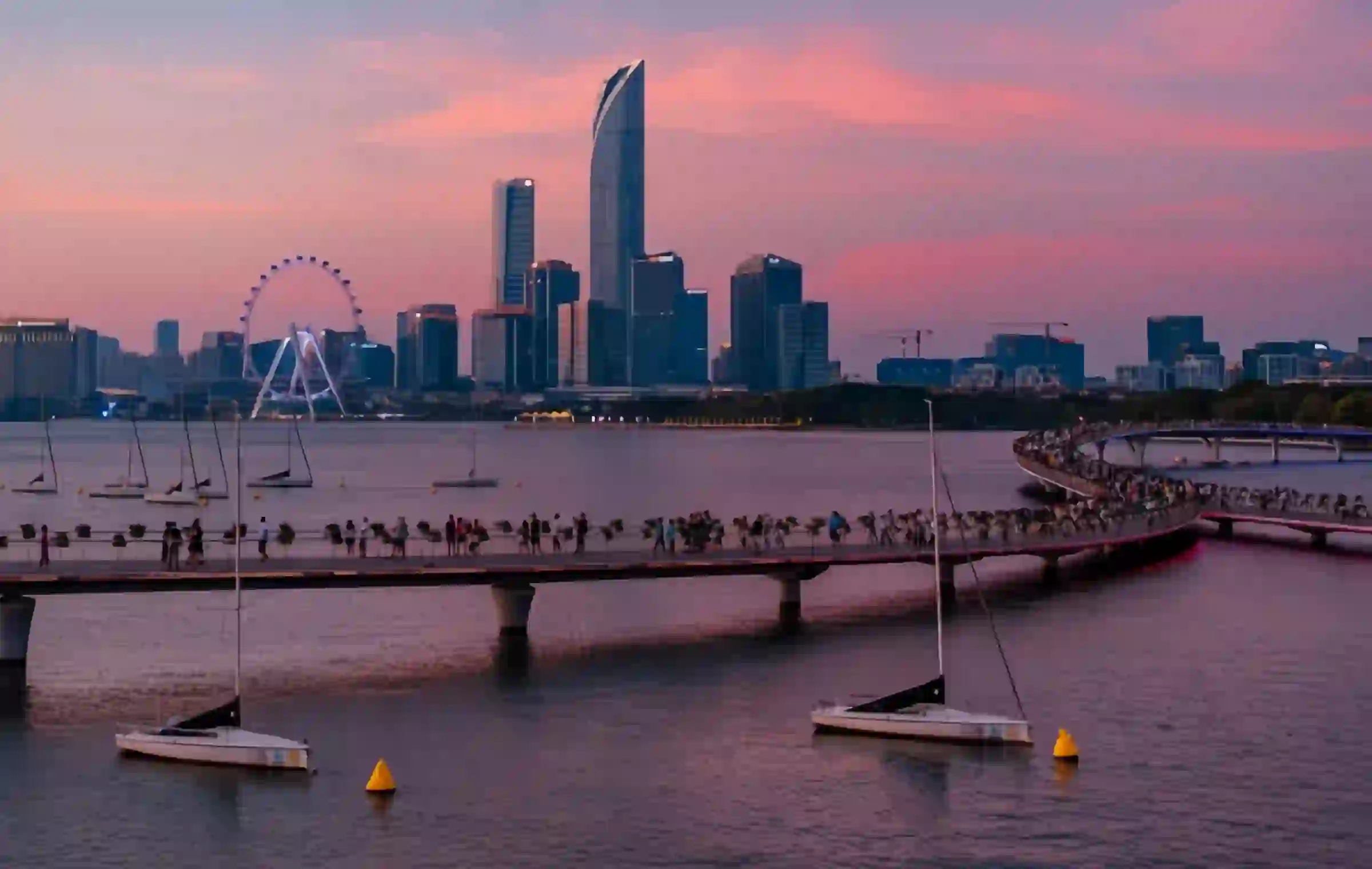 Jinji Lake: una sinfonia colorata dalla depressione del parco industriale al moderno lungomare urbano