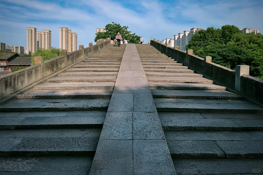 Ponte di Gongchen: Un Guardiano della Gloria del Millennio del Canal Grande Antico-3