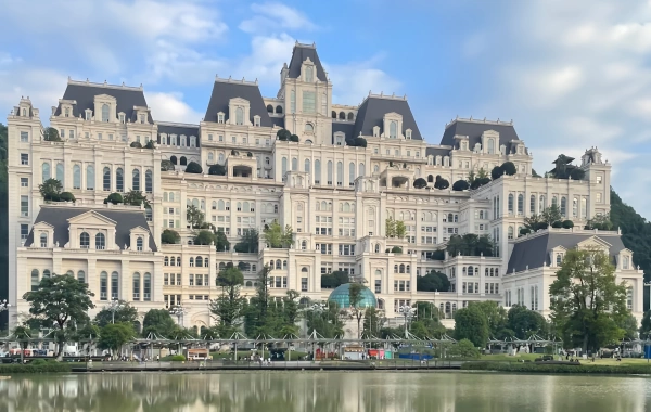 The White House in Guiyang: A Modern Palace Wonder and Wealth Legend of Flower Orchard-3