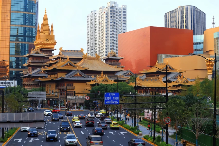 Tempio di Jing'an: un viaggio millenario di Guardianship dall'antico tempio di Chiwu ad una foresta urbana Zen