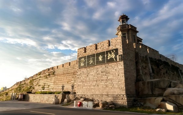 Chongwu Città antica: un'epica vivente di una città di pietra di difesa costiera di 600 anni e il fascino delle donne hui'an