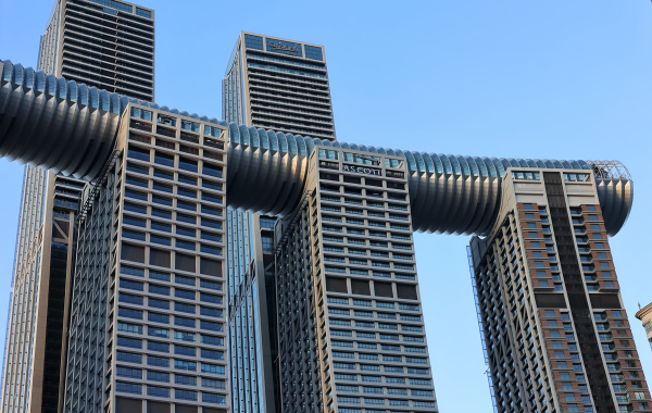 Raffles City Cloud Swing:Un voyage magique de 250 mètres au-dessus du sol