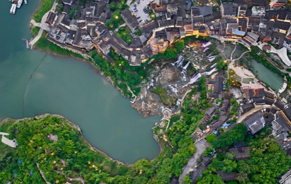 Furong Ancient Town:A Journey to the