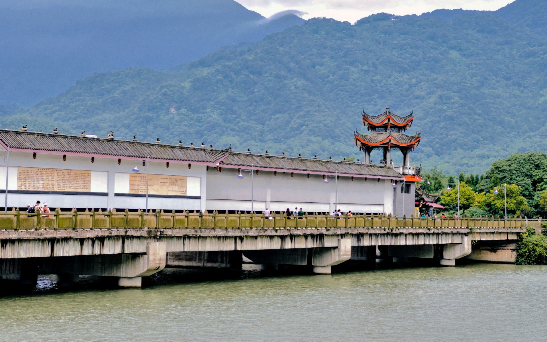 Panda Valley & Dujiangyan One-Day Tour