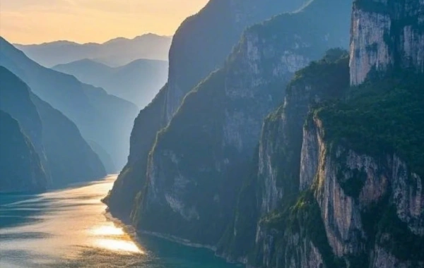 Day 6: Yangtze River Cruise (B, L, D)